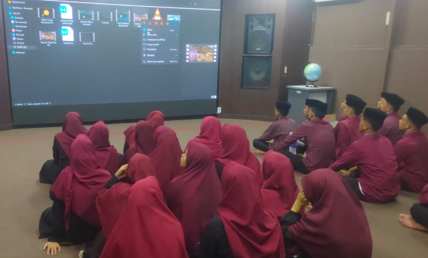 Santri Darur Rasyid Perdalam Ilmu Falak di Observatorium OIF UMSU